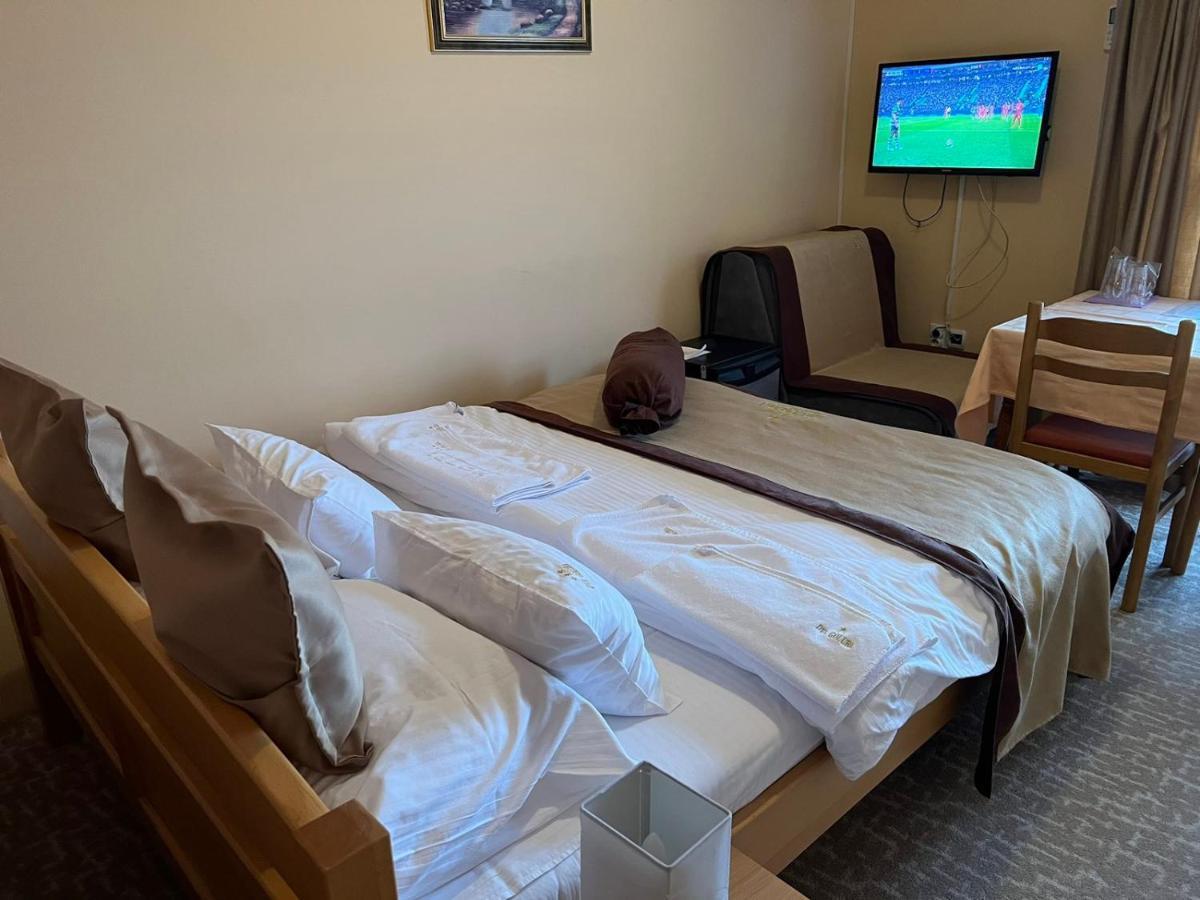 Hotel Dva Goluba Pale Esterno foto