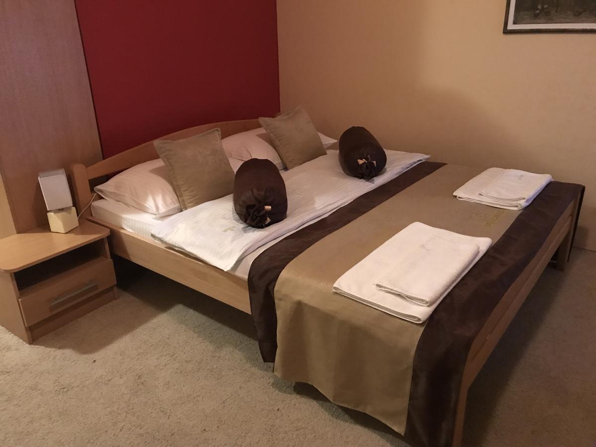 Hotel Dva Goluba Pale Esterno foto