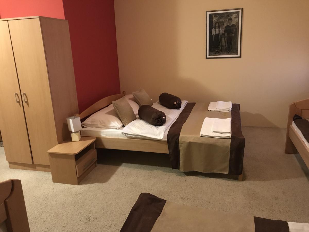 Hotel Dva Goluba Pale Esterno foto