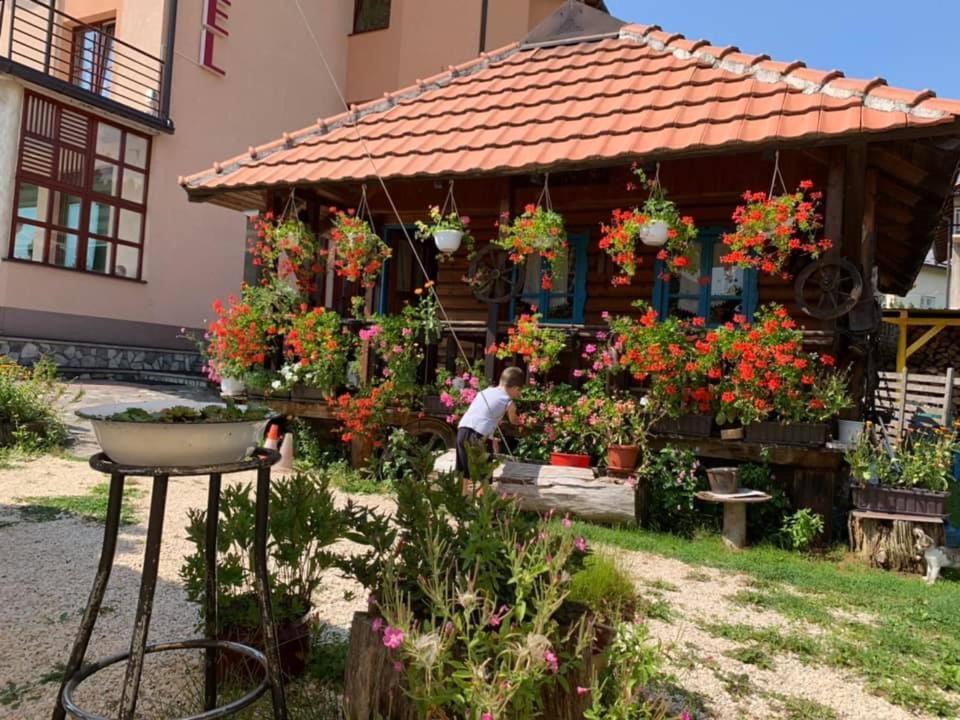 Hotel Dva Goluba Pale Esterno foto
